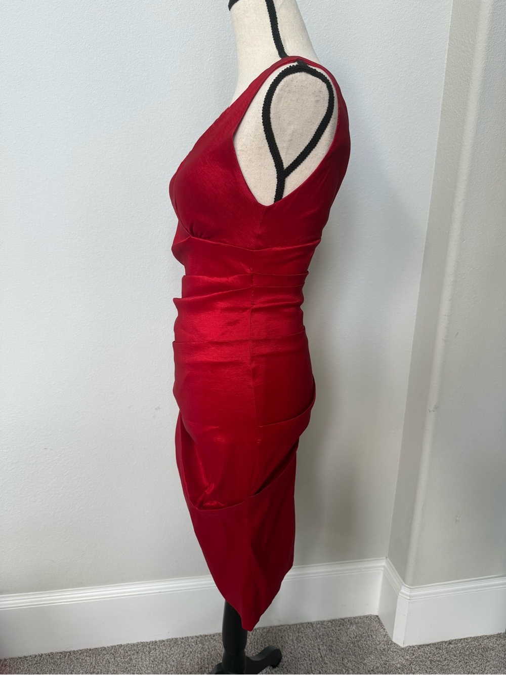 Cache Red V-Neck Sleeveless Satin Bodycon Dress - Picture 4 of 12
